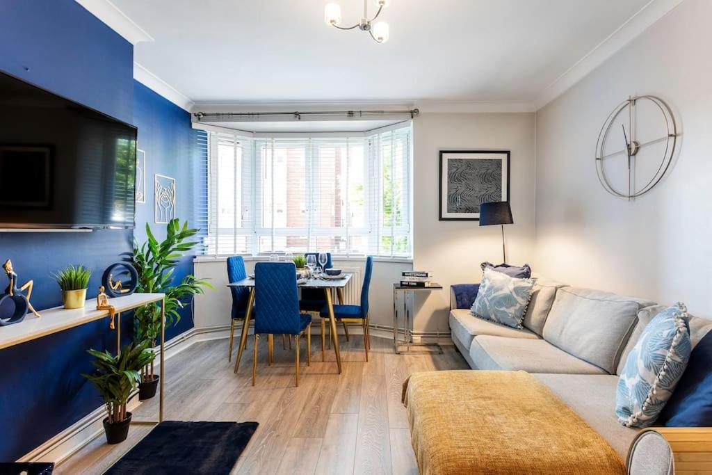 Kensington Balcony Condo For 6 London Exterior photo